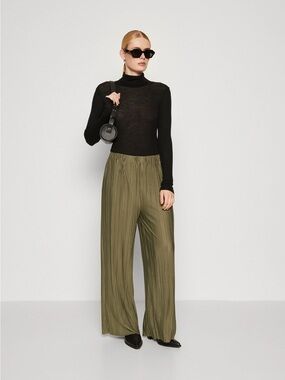 Samsoe & Samsoe Uma Trousers Wide-Leg Pleated Olive Green